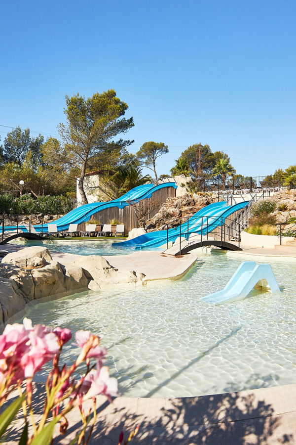 Camping met zwembad Provence en een driedubbele waterglijbaan RCN de la Noguiere